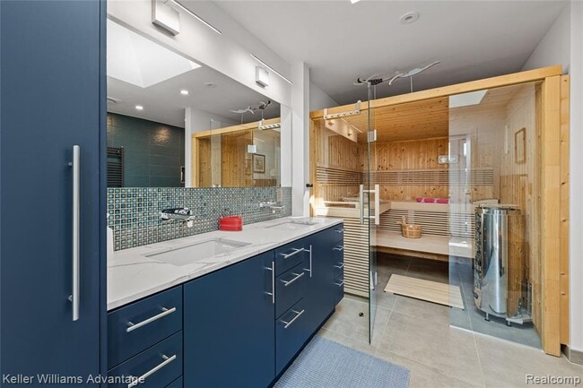 Building Photo - 284 Eliot St