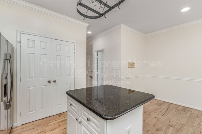 Building Photo - 4035 Cressida Pl