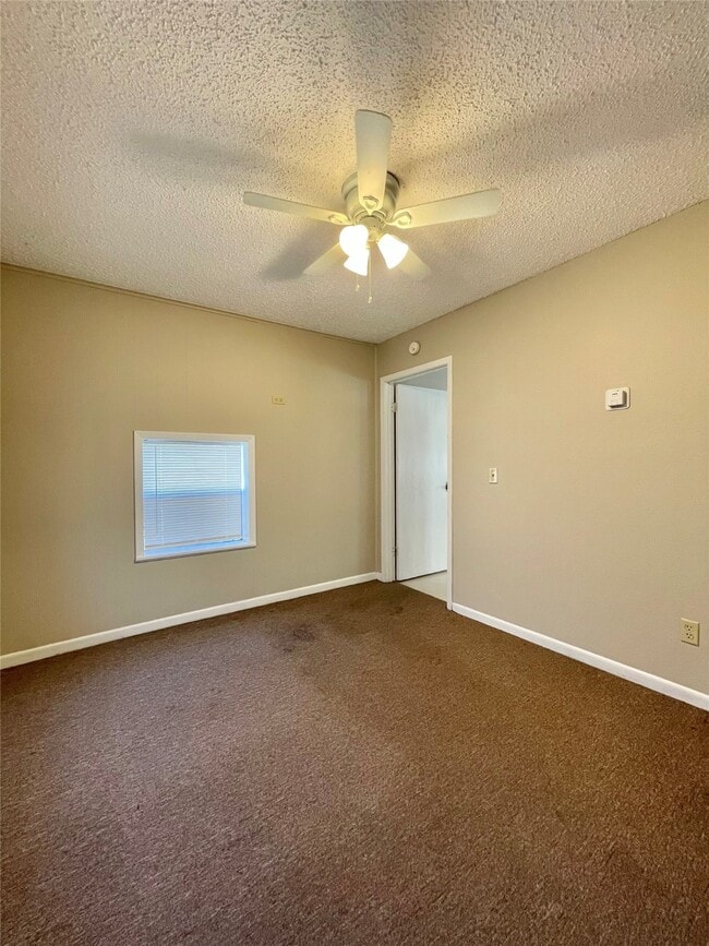 Building Photo - 1125 N Valderas St