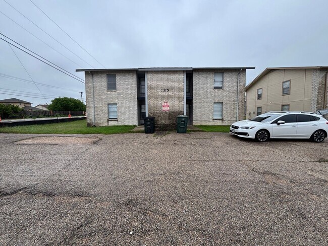 Building Photo - 1315 Quail Cir