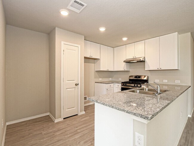 Building Photo - 1667 SF Home in Hidden Trails - 4 BR /2 BA...