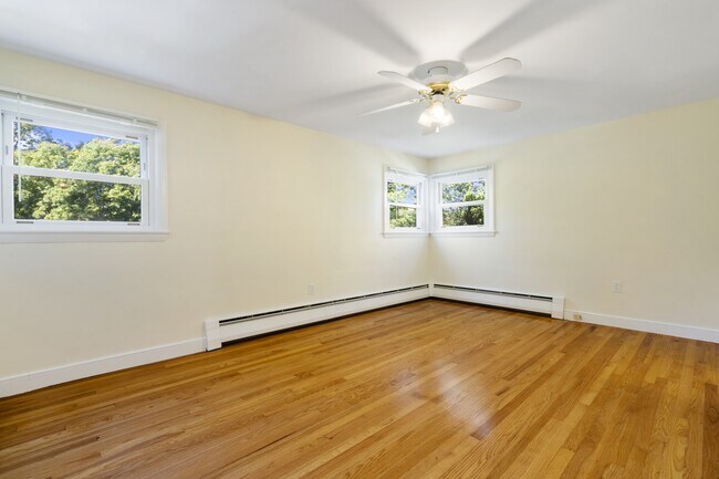 Building Photo - 27 Hermon St