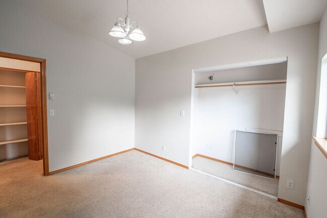 Building Photo - Spacious 3-Bed Home in Hayden Lake with La...