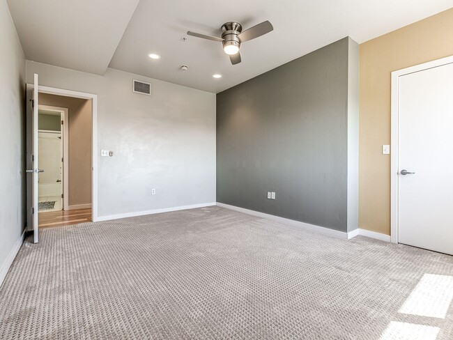 Building Photo - Military/First Responder Discount Available- 3 Bedroom/2 Bath  Downtown OKC Condo WITH 2 Covered ...