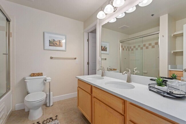 Building Photo - 330 N Howes St