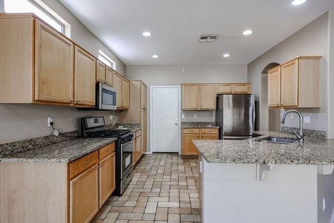 Building Photo - Lovely 4Bedroom/2Bath in the Heart of Chandler