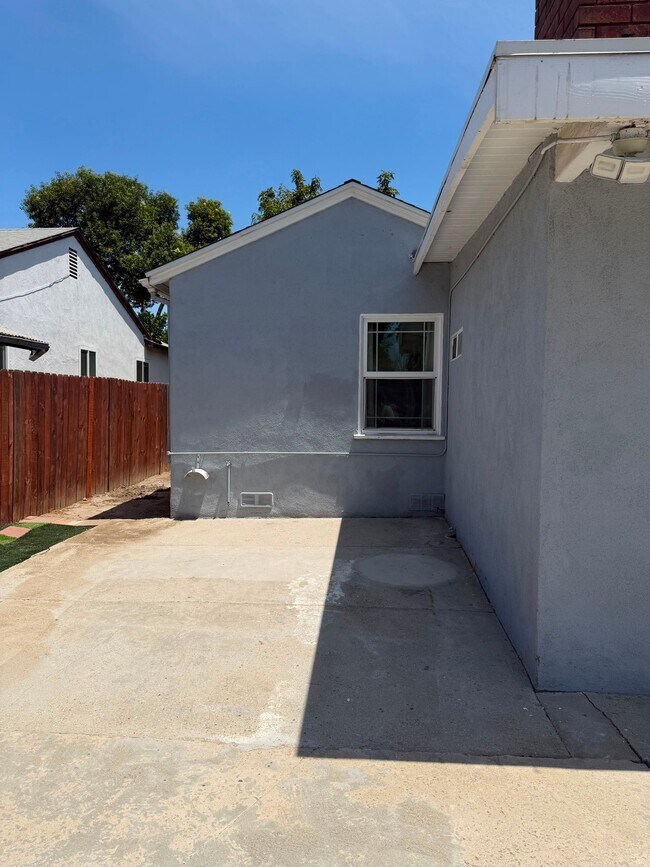 Building Photo - 6503 White Oak Ave