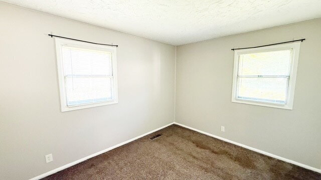 Building Photo - NORTH EAST SIDE 3 BEDROOM HOME AVAILABLE NOW!