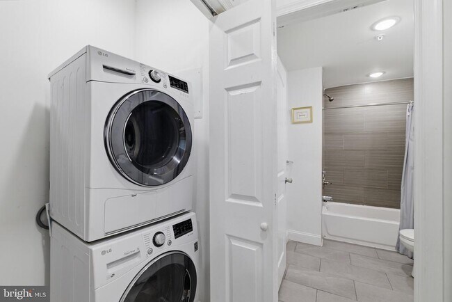 Building Photo - 925 N Broad St