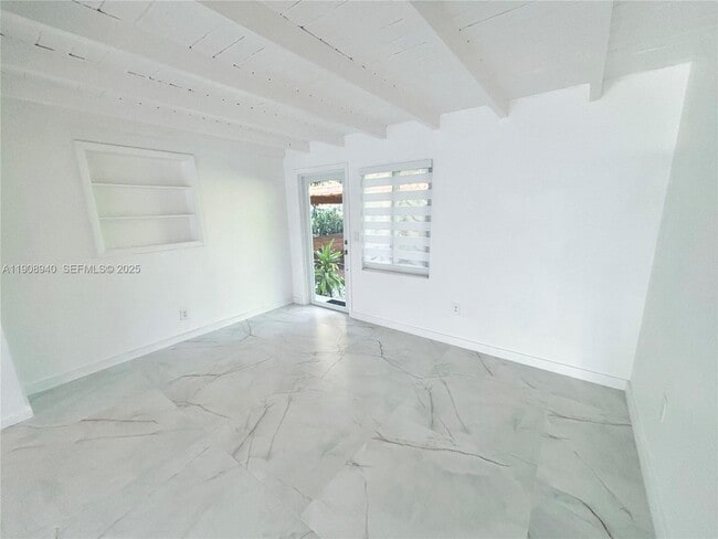 Building Photo - 330 NE 88th St