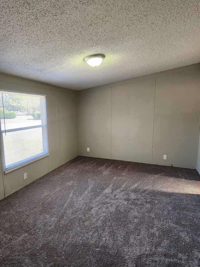 Building Photo - 7965 E Oglethorpe Hwy