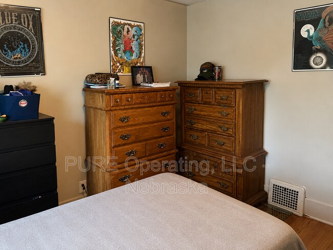 Building Photo - 5828 Miami St