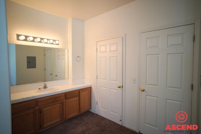 Building Photo - 548 Yellow Meadow Ct