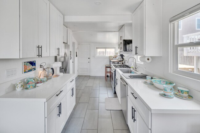 Building Photo - 4129 Vermont St