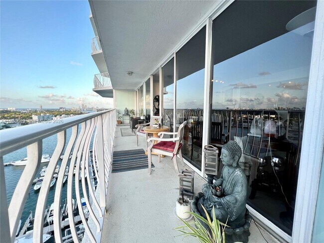 Building Photo - 7601 E Treasure Dr