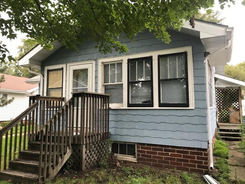 Rear entry - 1531 Wilson Ave