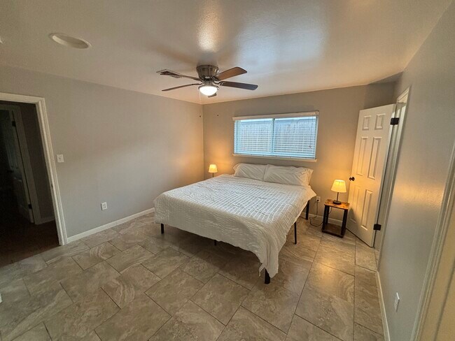 Building Photo - 9423 Fairdale Ln