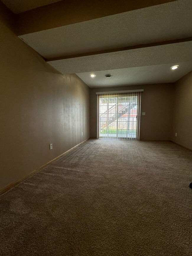 Building Photo - Update NW House New carpet throughout the ...