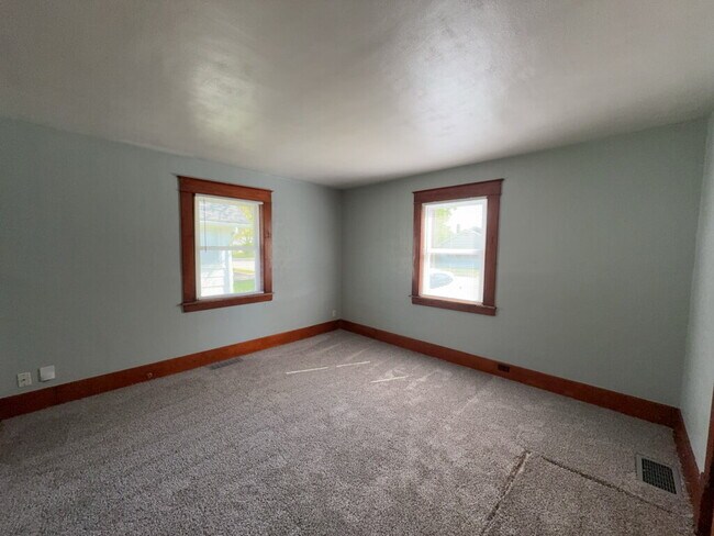 Building Photo - 2125 N Purdum St