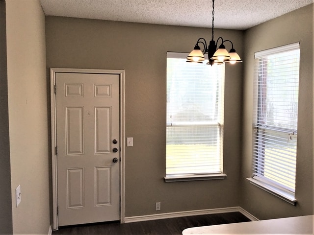 Building Photo - 304 Double Oak Ln