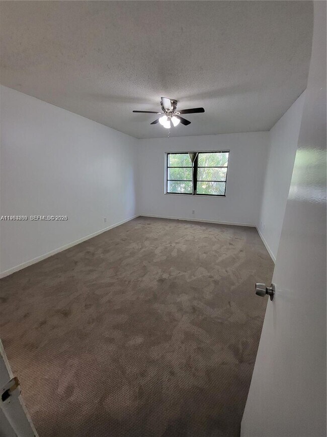 Building Photo - 3125 Oakland Shores Dr