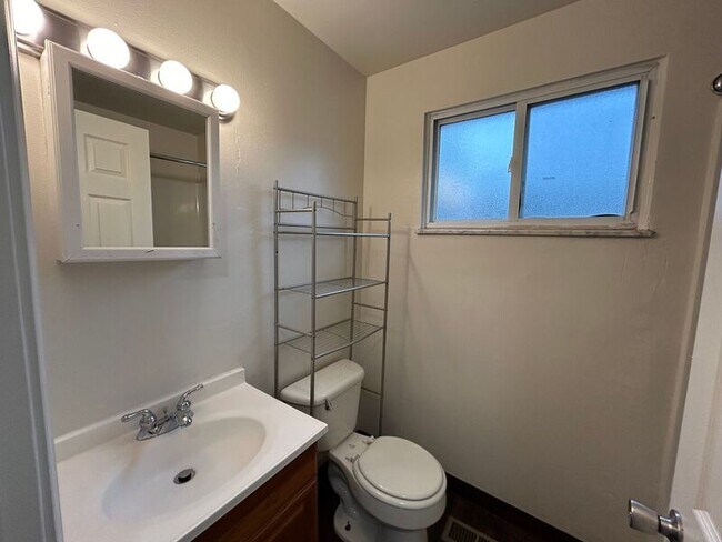 Building Photo - 4569 Croftshire Dr