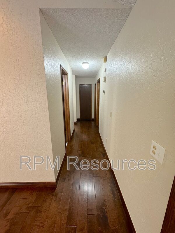 Building Photo - 12000 Hollyrock Dr