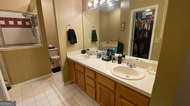 Building Photo - 200 McIntosh Dr