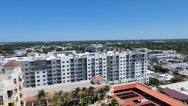 Building Photo - Short term ONLY luxury 2/2 condo in the heart of downtown Sarasota