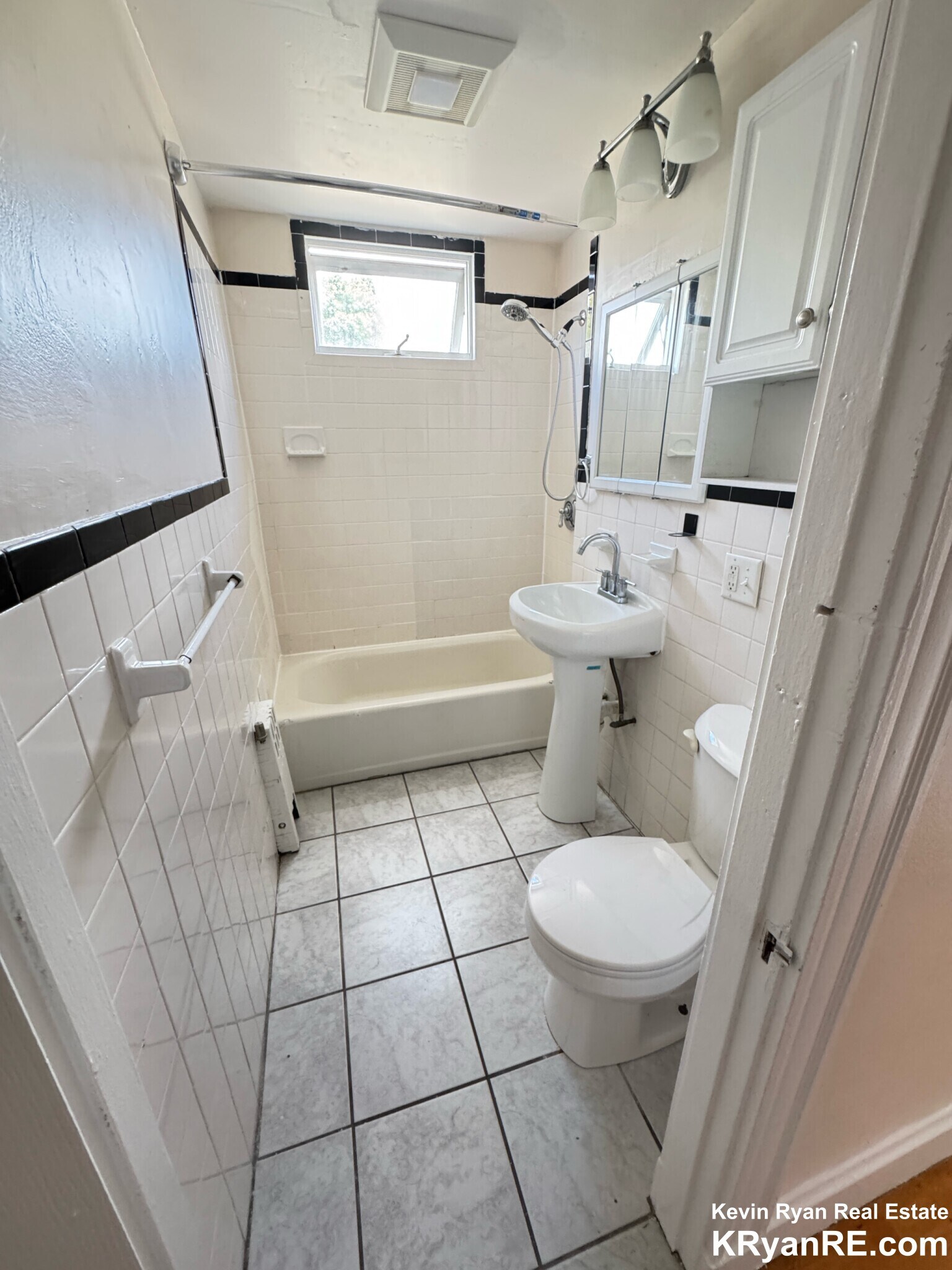 Building Photo - 41 Atkins St