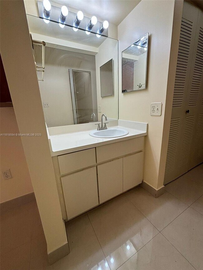 Building Photo - 6427 SW 132nd Ct Cir