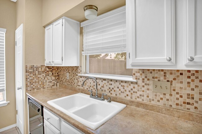 Building Photo - 16412 Framingham Cir