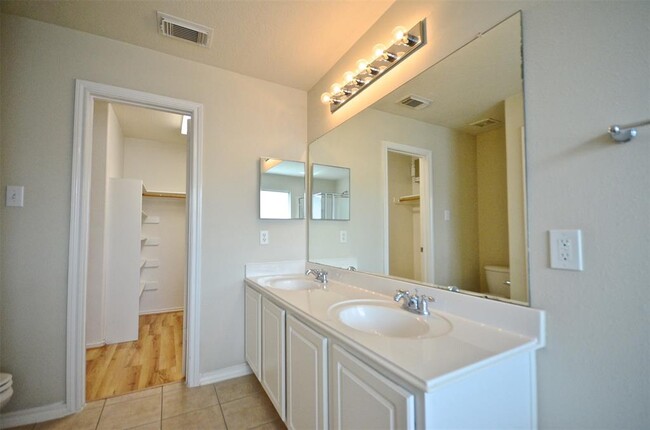 Building Photo - 5614 Redgrove Ln