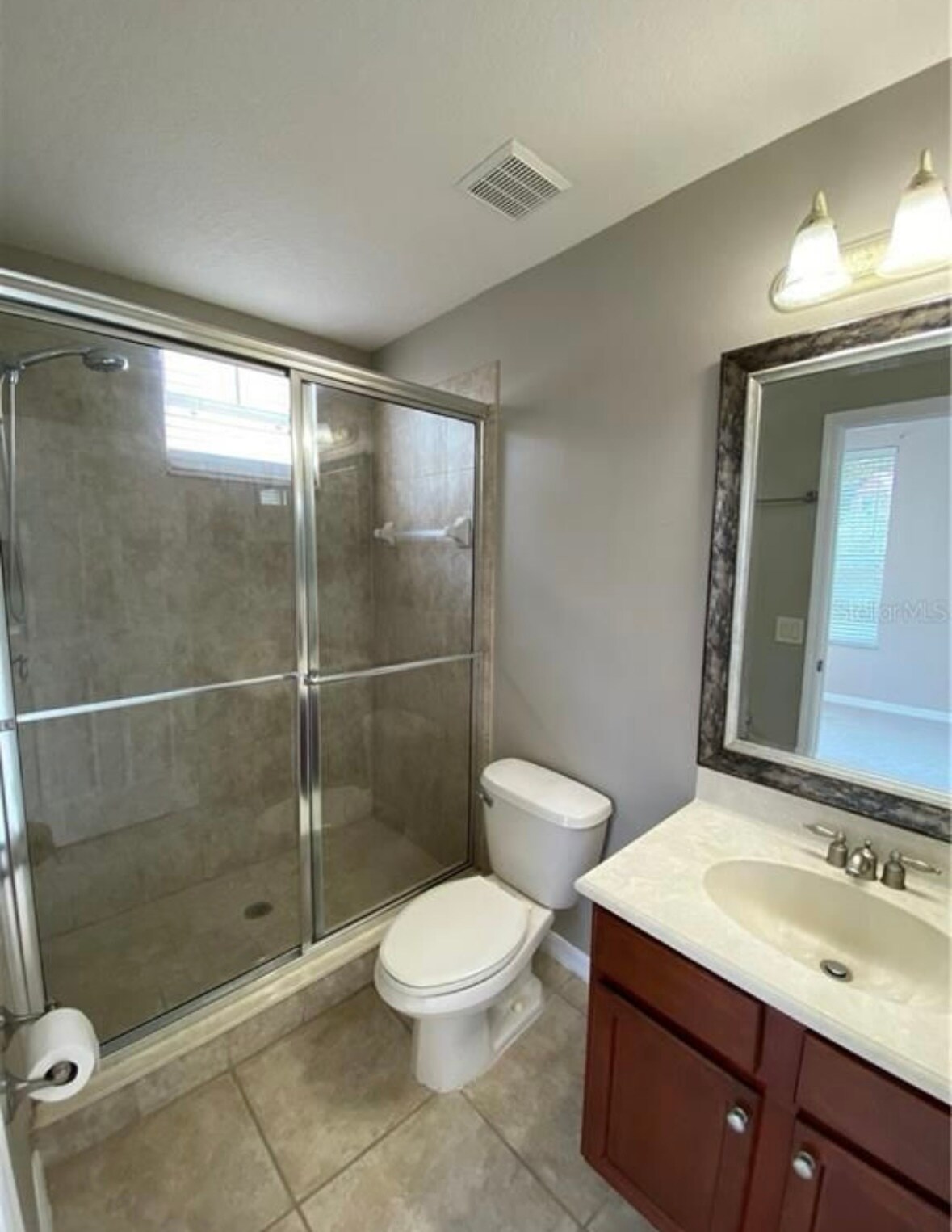 1st floor full bath - 408 Blue Bayou Ln