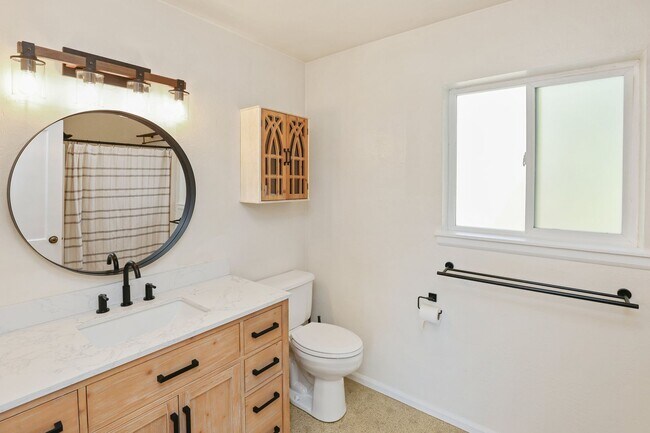 Building Photo - Monroe Four Bedroom on Acreage - Rare Find!