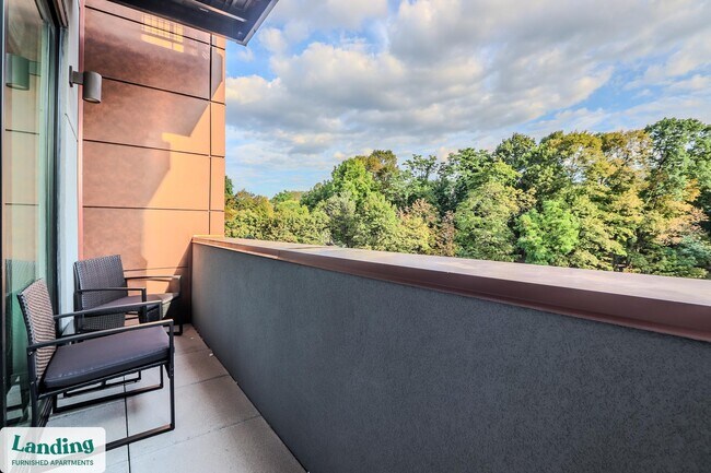 Building Photo - 210 E Green St