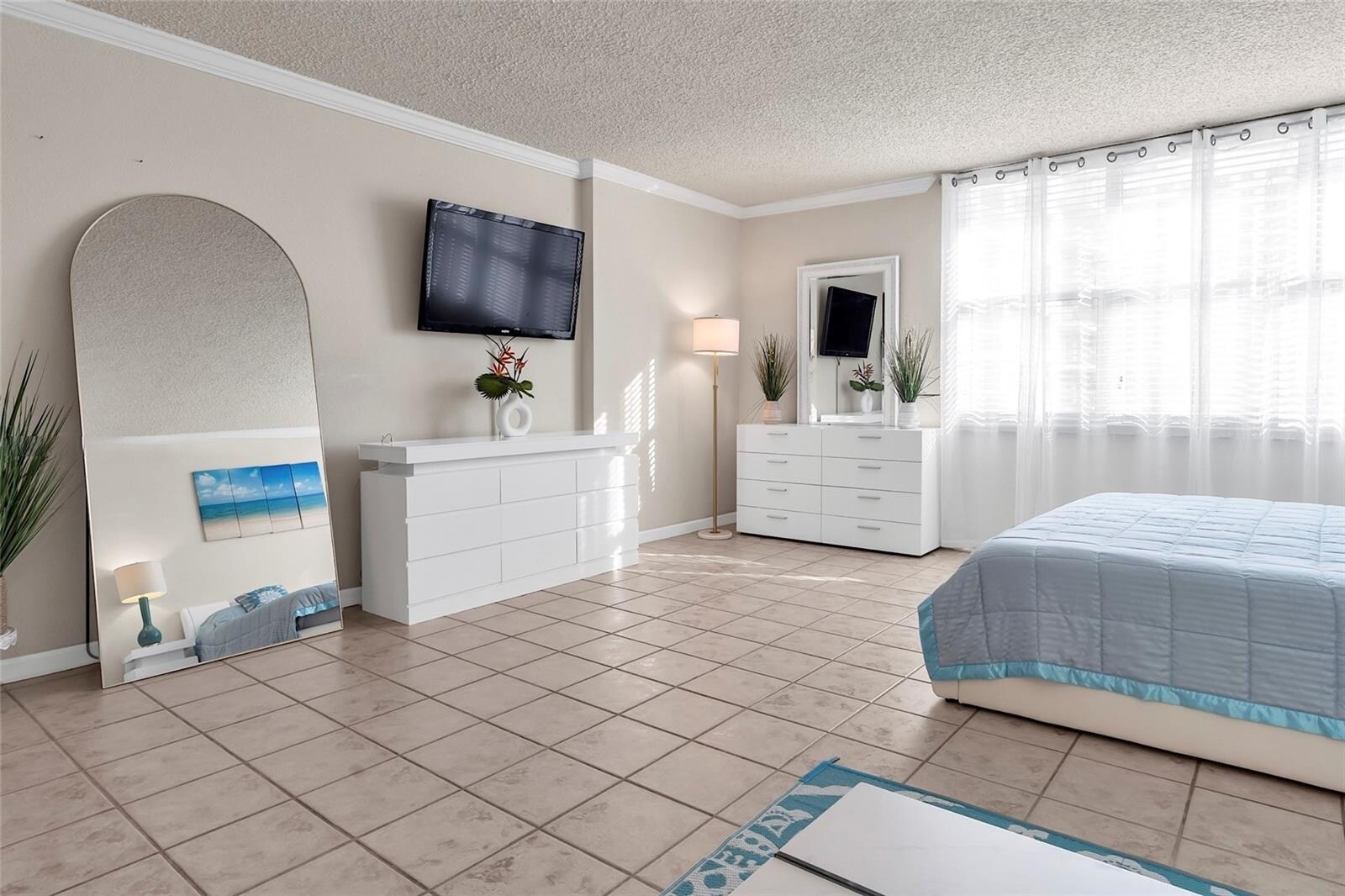 Building Photo - 2501 S Ocean Dr