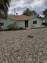Building Photo - Charming 3 bed/ 2 bath Home