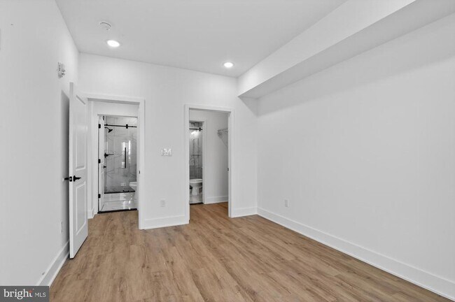 Building Photo - 2331 E York St