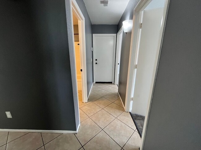 Building Photo - Charming 3-Bedroom Home in Horizons on Camelback with Park Views