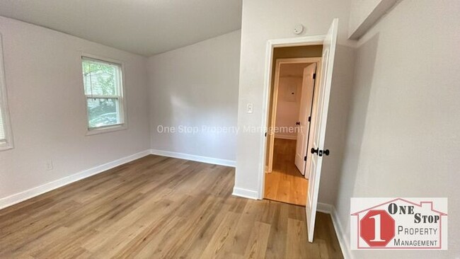 Building Photo - MOVE IN READY NOW!! - 3 Bedroom 2 1/2 Bath...