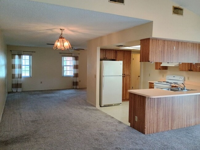 Building Photo - Pool. Privacy. Perfect location. Available now!