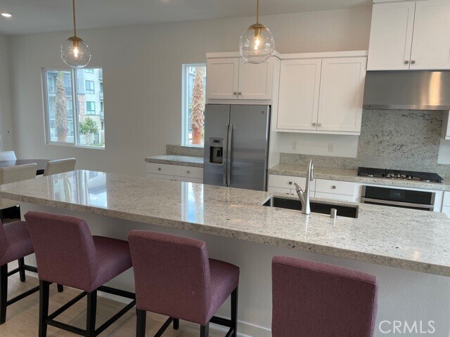 Building Photo - 1860 S Westside Dr