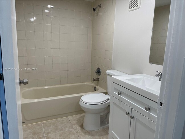 Building Photo - 10815 SW 112th Ave