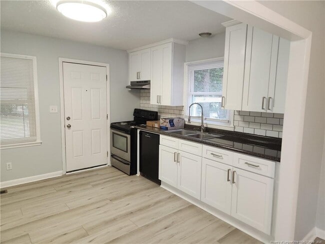 Building Photo - 3923 Glenridge Rd