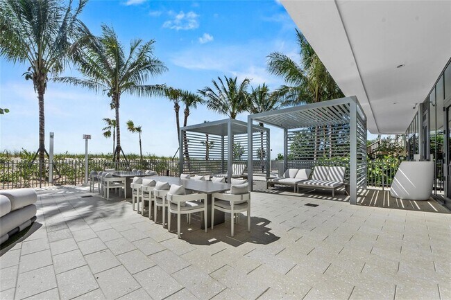 Building Photo - 900 N Ocean Blvd