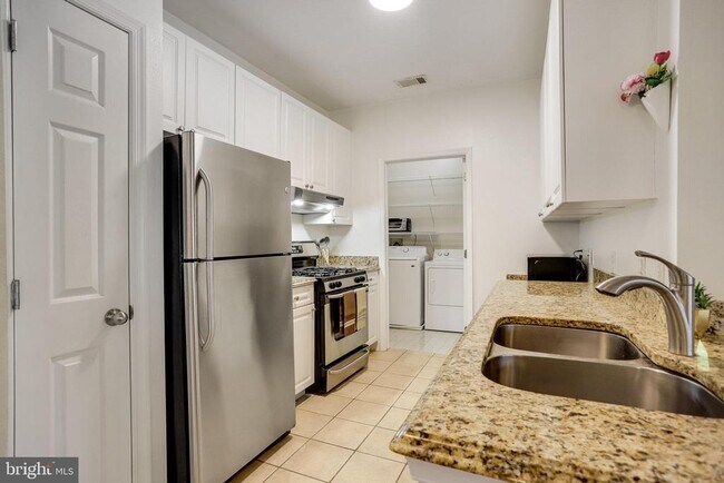 Building Photo - 501 Hungerford Dr