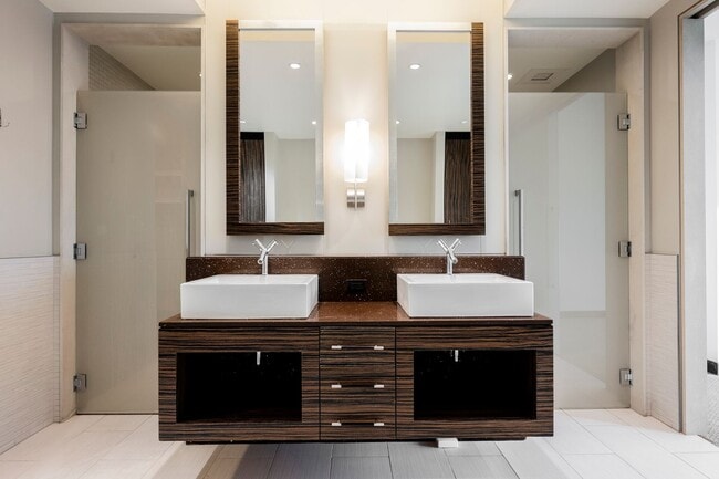 Building Photo - Waldorf Astoria Las Vegas- 1 bed .5 bath on the 39th floor!