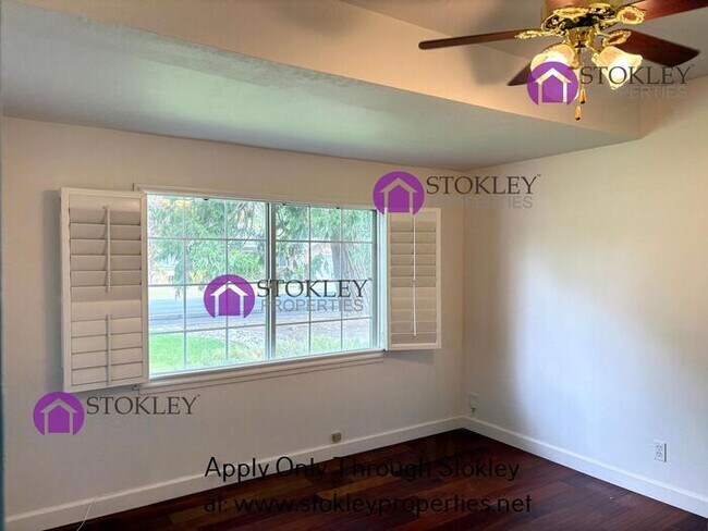Building Photo - 158 Cameo Dr