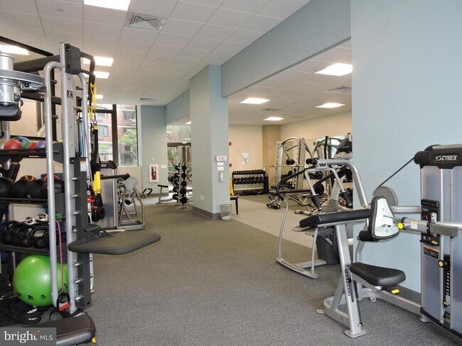 Building Photo - 1420 Locust St